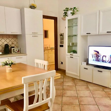 Presso La Maison De Gioel Usufruirai Di Un Appartamento Indipendente Dotato Di Uso Cucina E Lavatrice Arredato In Maniera Funzionale Situato In Ottima Posizione Vicino A Supermercati Caffetterie Pasticcerie Bar Pizzerie E Tanti Altri Servizi ออลเบีย ภายนอก รูปภาพ