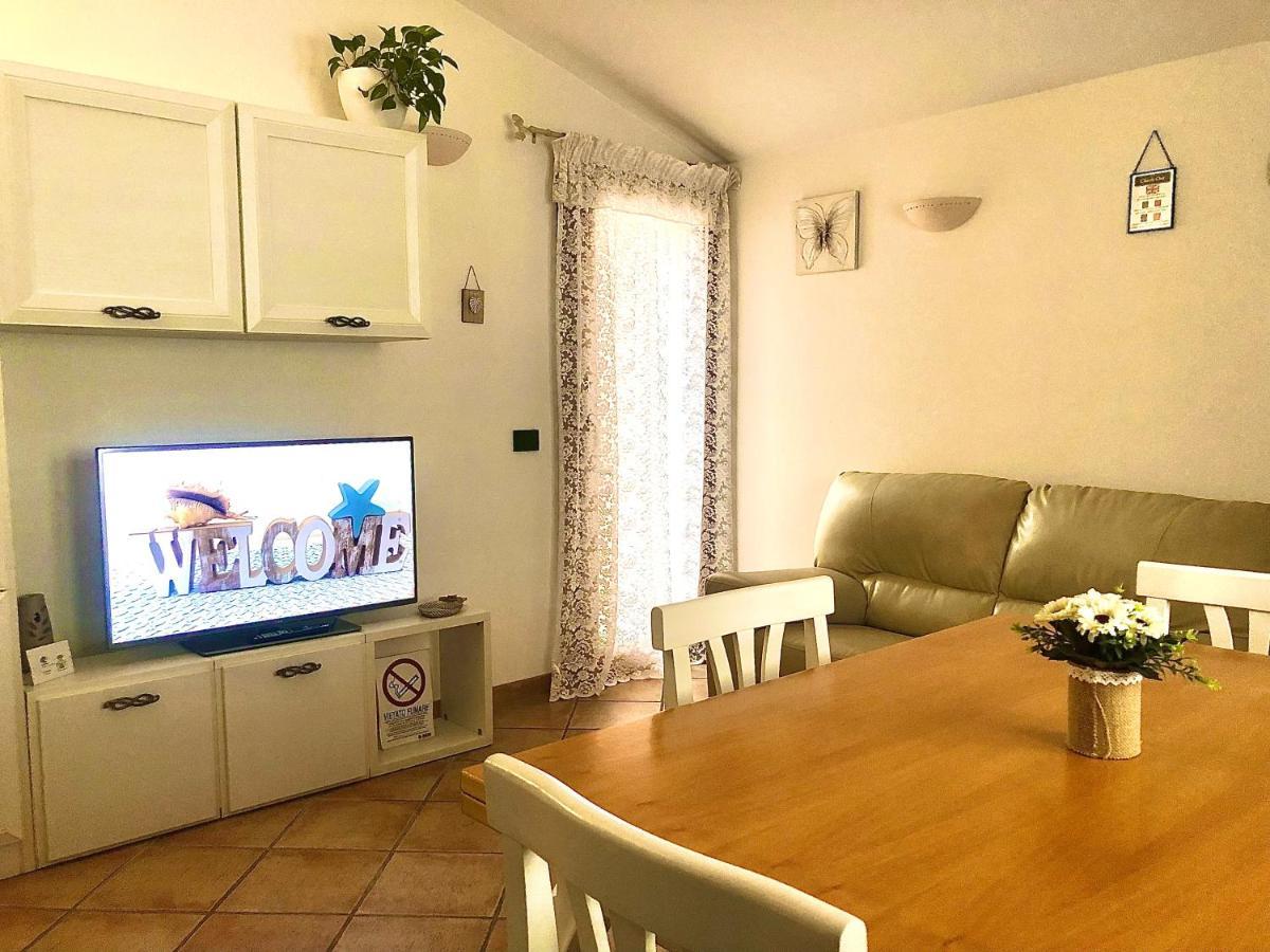 Presso La Maison De Gioel Usufruirai Di Un Appartamento Indipendente Dotato Di Uso Cucina E Lavatrice Arredato In Maniera Funzionale Situato In Ottima Posizione Vicino A Supermercati Caffetterie Pasticcerie Bar Pizzerie E Tanti Altri Servizi ออลเบีย ภายนอก รูปภาพ