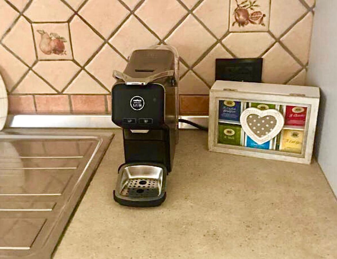 Presso La Maison De Gioel Usufruirai Di Un Appartamento Indipendente Dotato Di Uso Cucina E Lavatrice Arredato In Maniera Funzionale Situato In Ottima Posizione Vicino A Supermercati Caffetterie Pasticcerie Bar Pizzerie E Tanti Altri Servizi ออลเบีย ภายนอก รูปภาพ