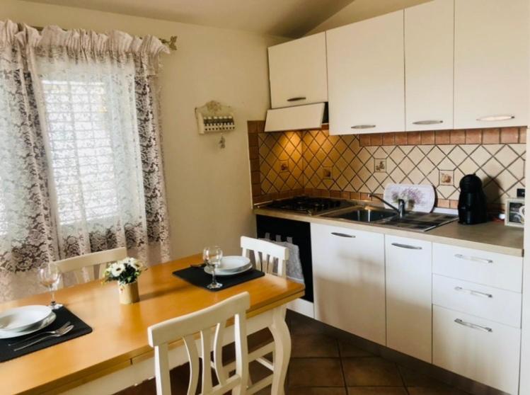Presso La Maison De Gioel Usufruirai Di Un Appartamento Indipendente Dotato Di Uso Cucina E Lavatrice Arredato In Maniera Funzionale Situato In Ottima Posizione Vicino A Supermercati Caffetterie Pasticcerie Bar Pizzerie E Tanti Altri Servizi ออลเบีย ภายนอก รูปภาพ
